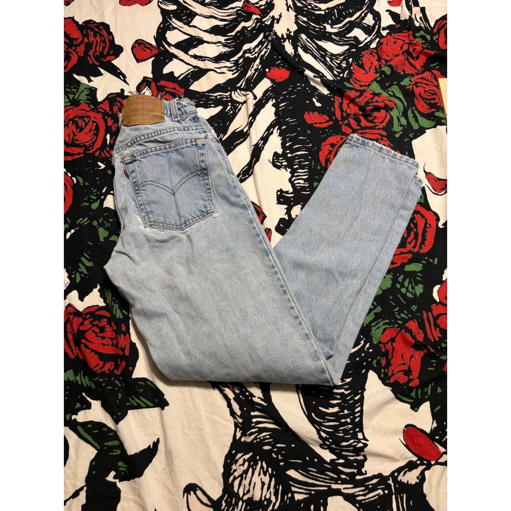 Vintage Levis 550 Relaxed Fit Tapered Leg Light Wash Distressed Jeans 25x30